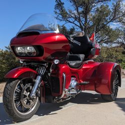 Dying to Ride Customs and Trikes - HD road glide Motor Trike conversion