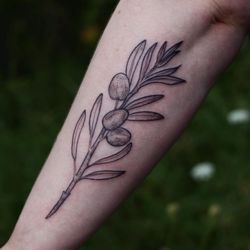 Ancient Oak Tattoo - By Adrienne @mamaearthtone