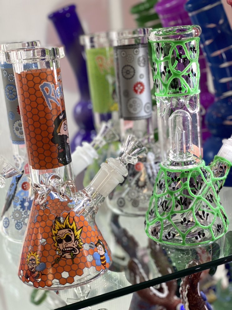 Turnkpike Smoke Shop Logo