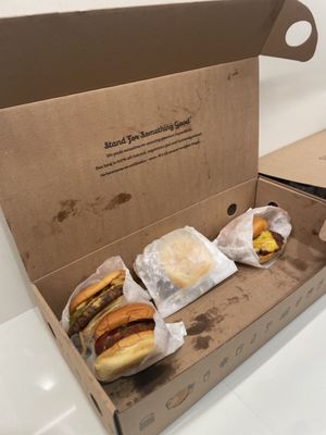 Shake Shack Chicago Athletic Association by null