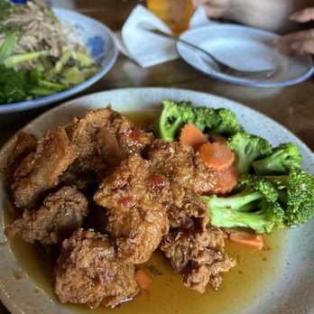 Be More Thai Restaurant - Chicken Tamarind ($16.95) - Thai Near Me - Baltimore, Maryland