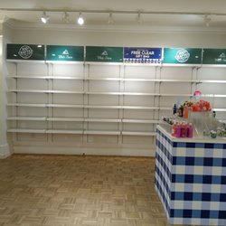 Bath & Body Works - Empty shelves.