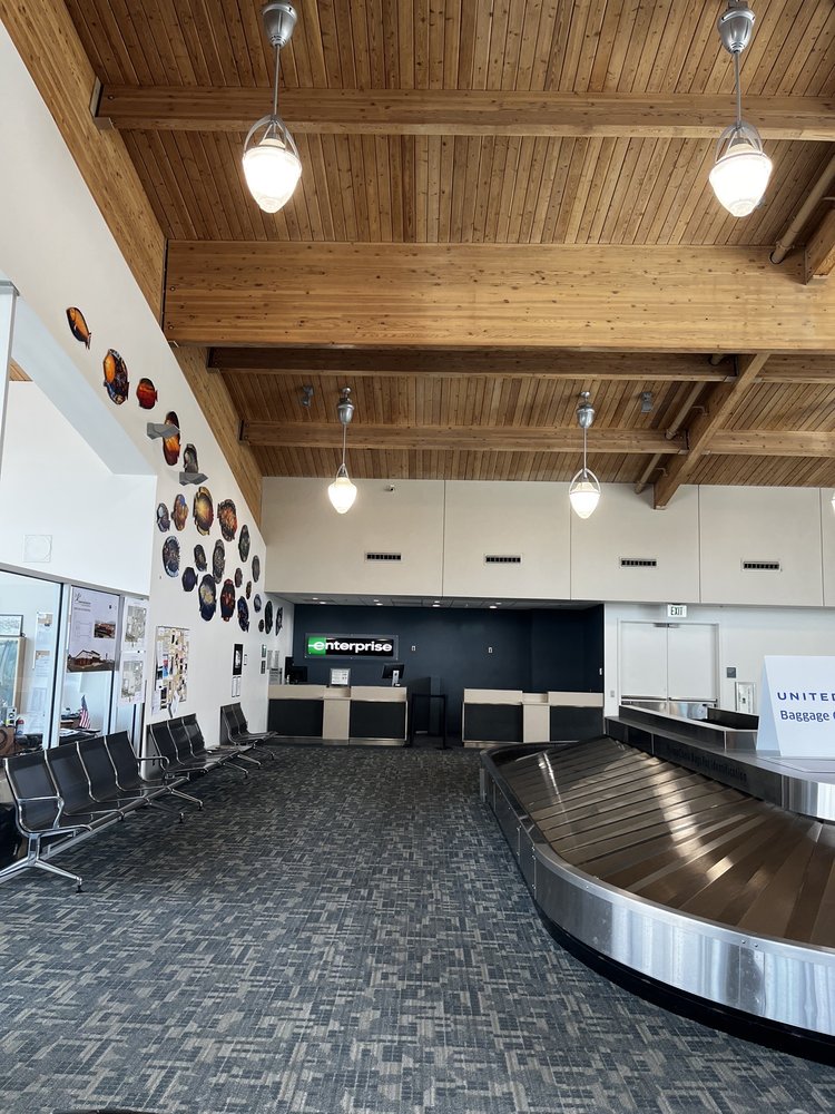 SOUTHWEST OREGON REGIONAL AIRPORT Updated September 2024 17 Photos