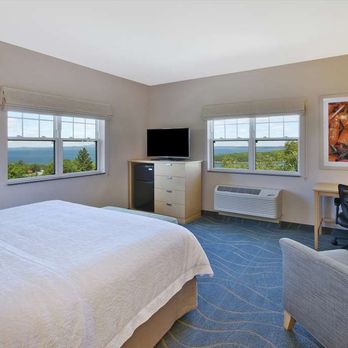 Hampton Inn Bar Harbor - Guest room - Hotels Near Me - Bar Harbor, Maine Hampton Inn Bar Harbor - Guest room - Hotels Near Me - Bar Harbor, Maine