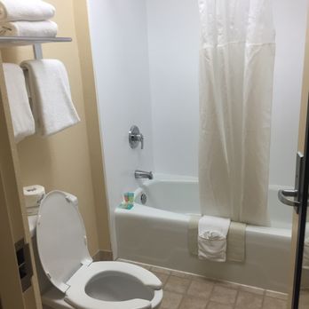 Navy Lodge Norfolk - Welcoming clean bathroom - Hotels Near Me - Norfolk, Virginia Navy Lodge Norfolk - Welcoming clean bathroom - Hotels Near Me - Norfolk, Virginia