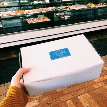 Le Croissant - To-go box - Bakeries Near Me - Greenwood, Indiana