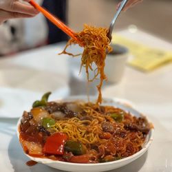 Hong Kong Cafe - Tomato beef pan fried noodle
