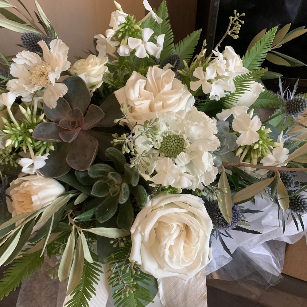 Quince - My bridal bouquet - Flowers & Gifts Near Me - Vancouver, British Columbia Quince - My bridal bouquet - Flowers & Gifts Near Me - Vancouver, British Columbia