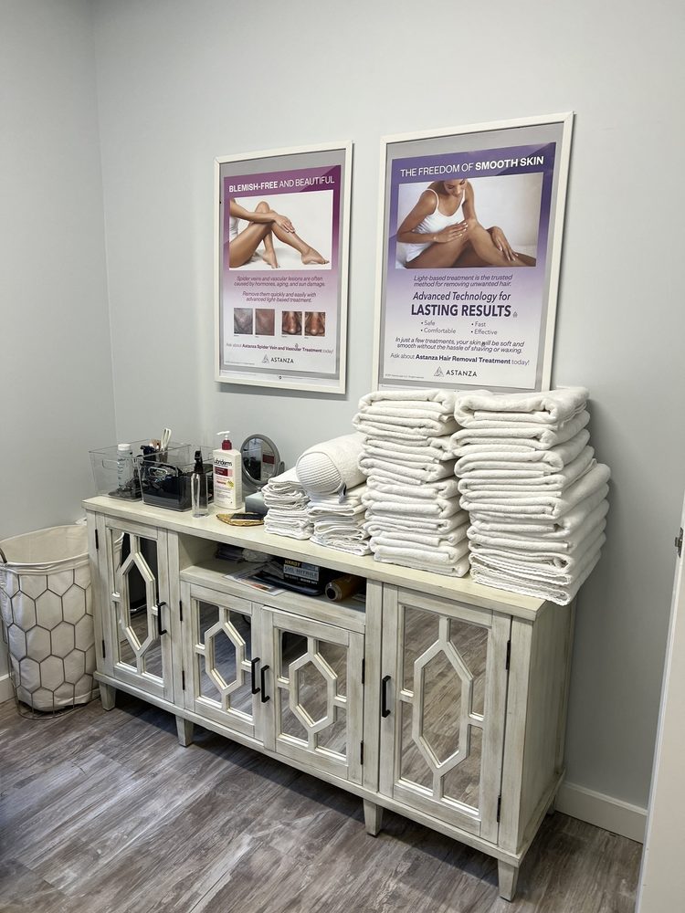 DermaStar Skin & Laser Logo