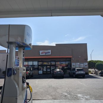 Las Vegas, OCT 20, 2020 - Sunny View Of The ARCO Gasoline Station Stock