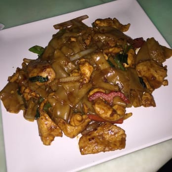 Spice 28 - Chicken Drunken noodles - Szechuan Near Me - Philadelphia, Pennsylvania