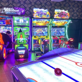 Tipsy Putt - Pubs Near Me - Emeryville, California Tipsy Putt - Pubs Near Me - Emeryville, California