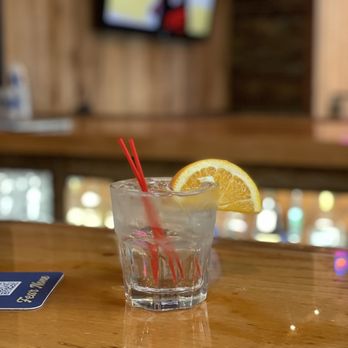 Hermosa Saloon - Gin Sonic - Dive Bars Near Me - Hermosa Beach, California