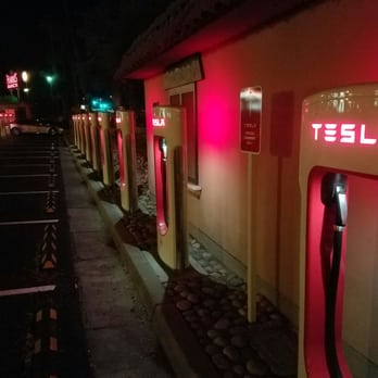 Tesla Supercharger - Lots of extra chargers tonight - EV Charging Stations Near Me - Coalinga, California
