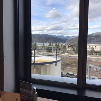 Full Sail Brew Pub - Pubs Near Me - Hood River, Oregon