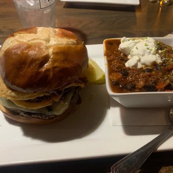 Geneva Ale House - Campfire burger w/ their amazing chili - American Near Me - Geneva, Illinois