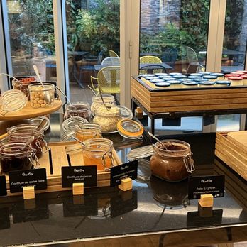 Renaissance Paris Republique Hotel - Breakfast buffet - Hotels Near Me - Paris, 75