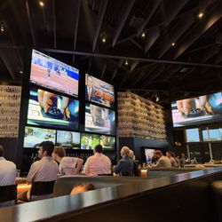 Republic Gastropub - Bar