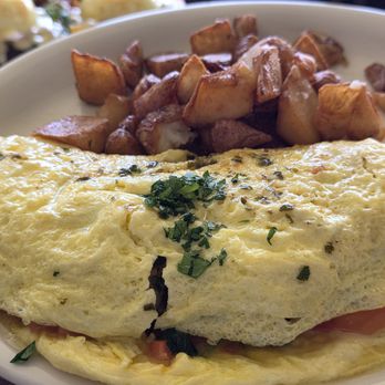Goofy Cafe & Dine - Lemon Garlic Shrimp Omelette - Cafes Near Me - Honolulu, Hawaii