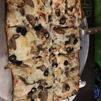 Green Lantern Pizza - Vegetarian Pizza - Pizza Near Me - Madison Heights, Michigan