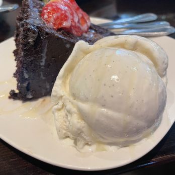 Wise Villa Winery - Chocolate cake a la mode - Wine Tasting Room Near Me - Lincoln, California Wise Villa Winery - Chocolate cake a la mode - Wine Tasting Room Near Me - Lincoln, California