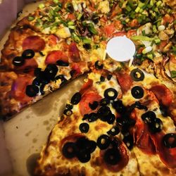 Round Table Pizza - Pizza