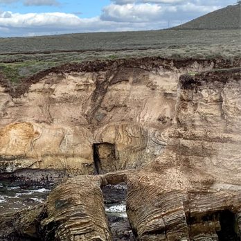 Montana de Oro State Park - Rock formation - Parks Near Me - Los Osos, California