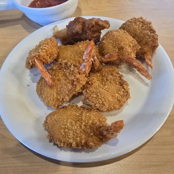 Golden Corral Buffet & Grill - Great shrimp and fish. - American Near Me - Rockford, Illinois Golden Corral Buffet & Grill - Great shrimp and fish. - American Near Me - Rockford, Illinois