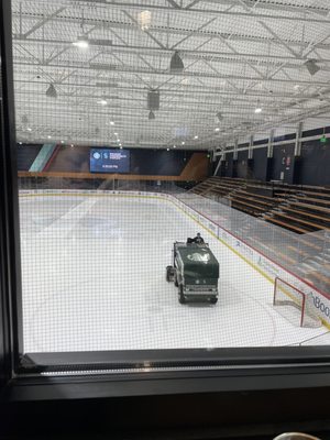 32 Bar & Grill by null