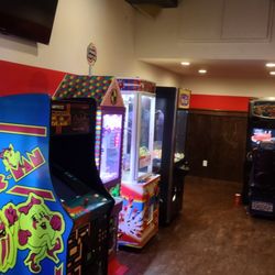 Rotolo's Pizzeria - Game room