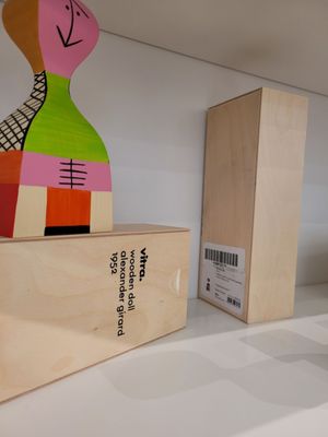 Herman Miller Retail Store by null