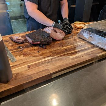 Horn Barbecue - Cutting the brisket - Desserts Near Me - Lafayette, California