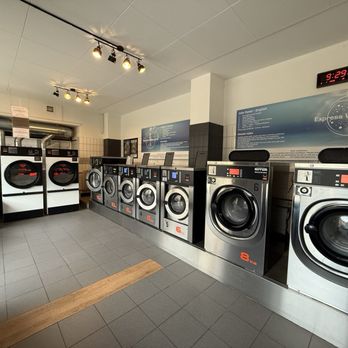 Express-Wäscherei Selfservice - Collections of Laundry Machines. 7 Washers on the right by sizes, 3 Dryers on the left by times. - Laundromat Near Me - Zürich, ZH Express-Wäscherei Selfservice - Collections of Laundry Machines. 7 Washers on the right by sizes, 3 Dryers on the left by times. - Laundromat Near Me - Zürich, ZH