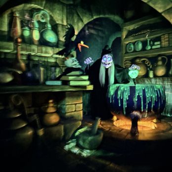 Snow White's Enchanted Wish - Amusement Parks Near Me