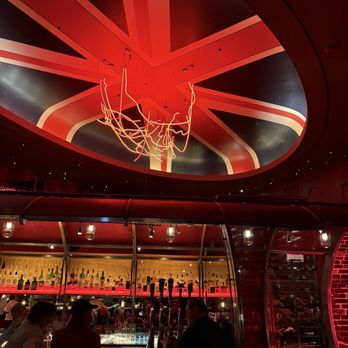 Gordon Ramsay Steak - Lights are his hand movement to making his beef Wellington - Steakhouses Near Me - Las Vegas, Nevada Gordon Ramsay Steak - Lights are his hand movement to making his beef Wellington - Steakhouses Near Me - Las Vegas, Nevada
