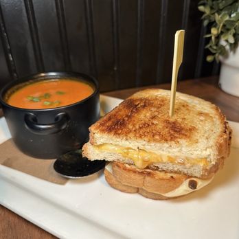 Sitting Duck Tavern - American Near Me - Oxford, Connecticut Sitting Duck Tavern - American Near Me - Oxford, Connecticut