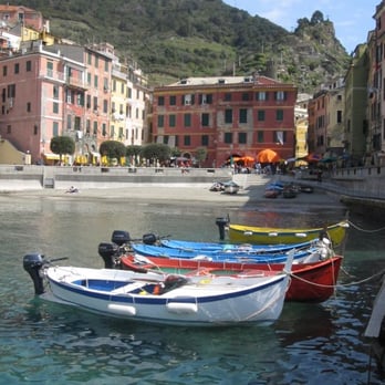 Follow Lindi - Cinque Terre Italy - Travel Services Near Me