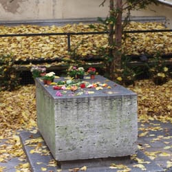 Lusamgärtlein - Gedenkstein für Walther von der Vogelweide