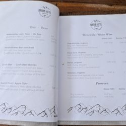 Mountain Hostel - Beer and wine