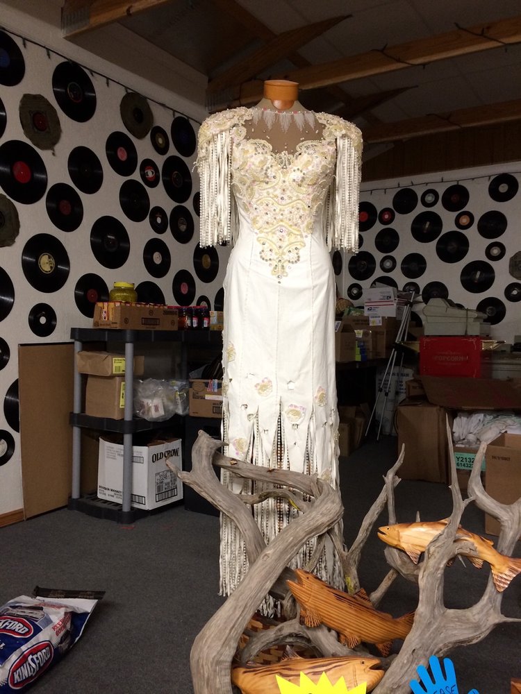 Cissie Lynns Country Store and Music Barn Logo