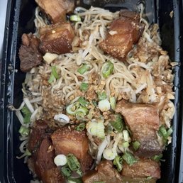 Crispy pork garlic noodle