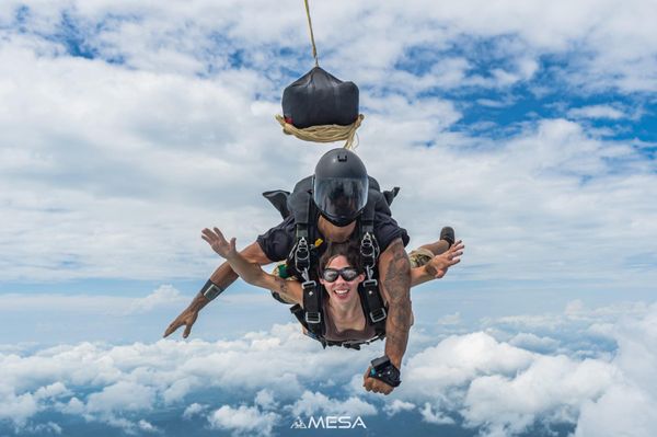 Skydiving Over Blue Ridge Mountains - First time jumpers and licensed jumpers enjoys an experience of a lifetime in the most beautiful place.