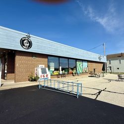Healthy Way Market - Neat parking with outdoor seating and a space for bikes