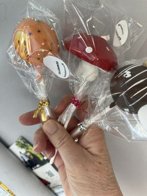 NY Cake Pops by null