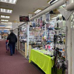 Fantastic Indoor Swapmeet - Shops inside