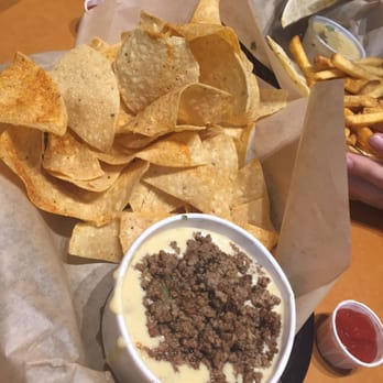 Dillas Quesadillas - Chips with queso and beef - American Near Me - Plano, Texas
