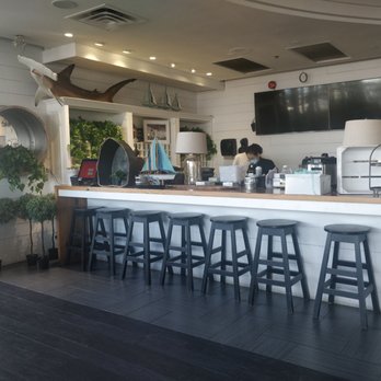 Bronte Boathouse - Bars Near Me - Oakville, Ontario