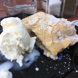 Gasthof Rössle - Apfelstrudel mit Vanilleeis (aus der Dose)
