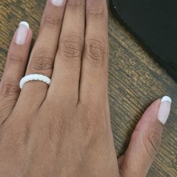Peachy Salon - Gel French manicure