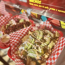 Cabeza Nachos ($15)